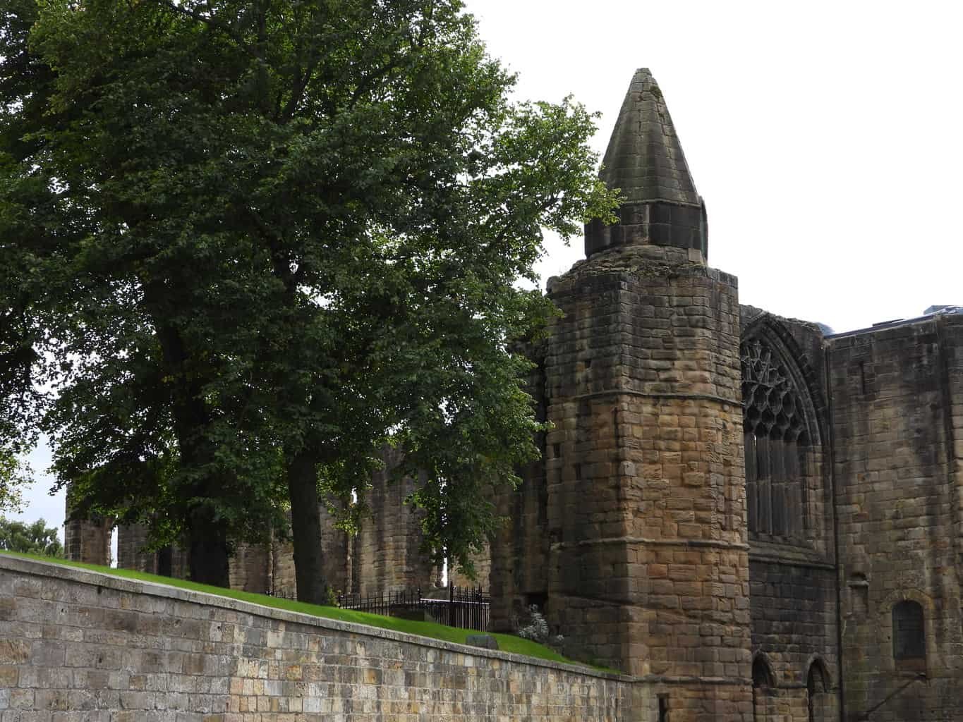 Dunfermline Andrew Carnegie's birthplace, Robert the Bruce's heart's